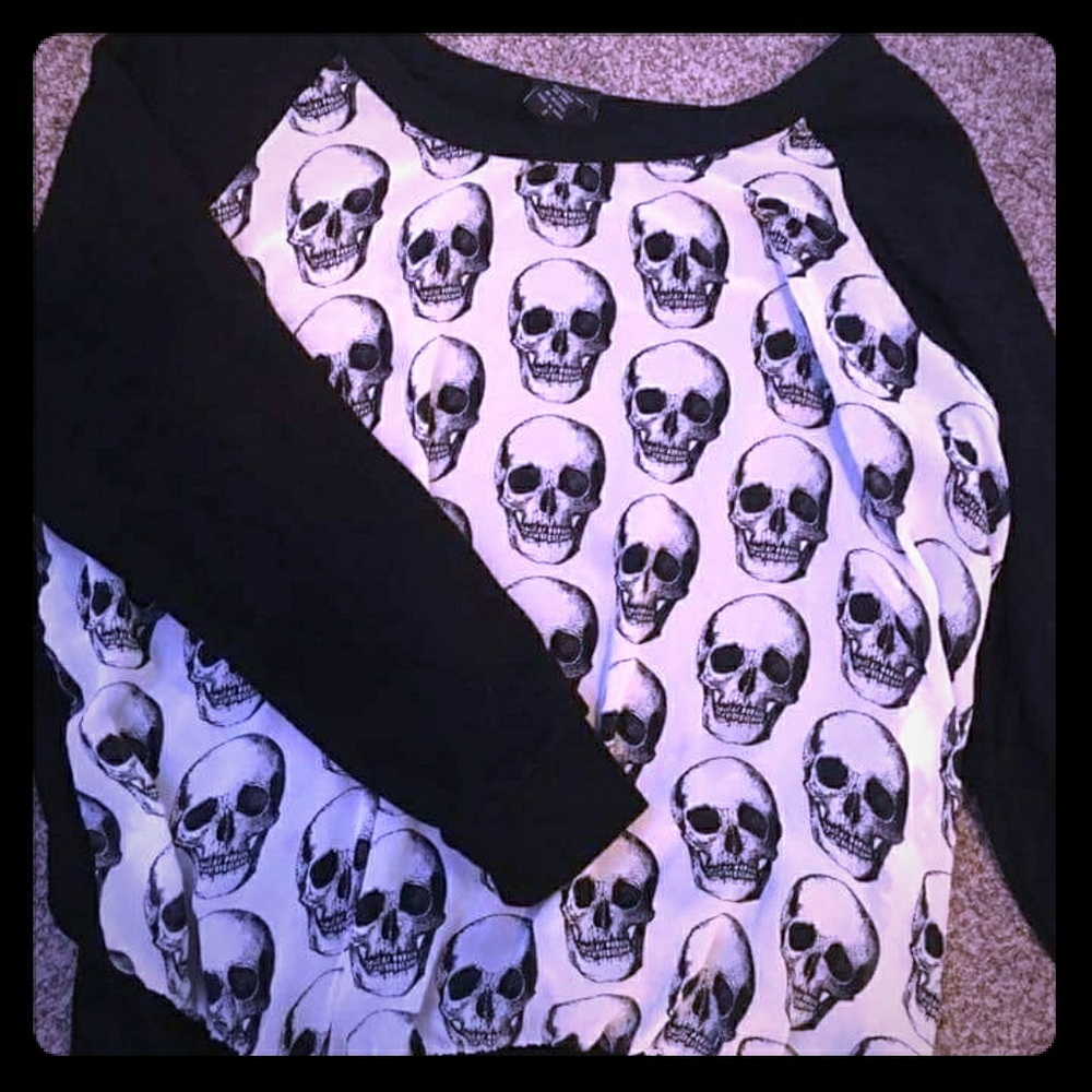 XL skull sweater